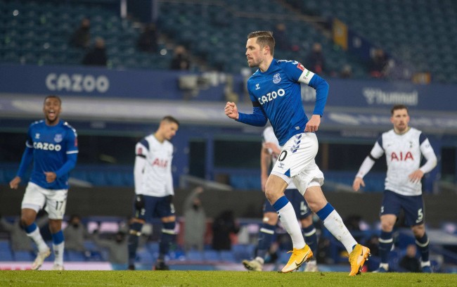 西亚的战袍 西亚的战袍